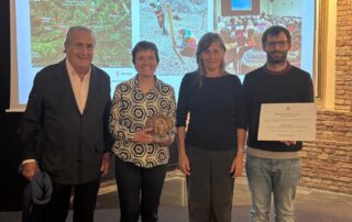 Equip humà de FCVC amb un premi. Experts en economia circular agricultura muntanya i consultoria
